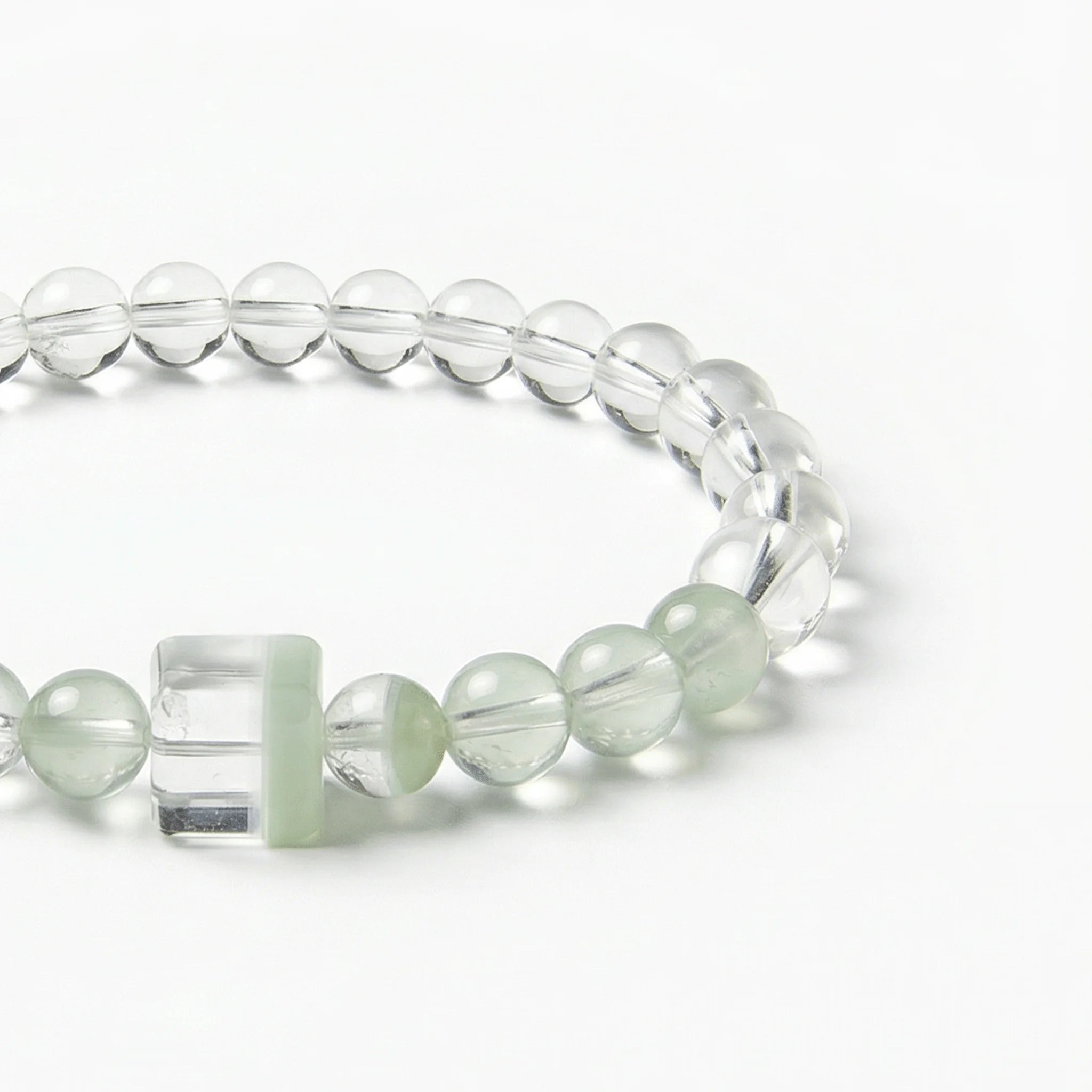 Bracelet en perles de quartz transparent et émeraude fantôme
